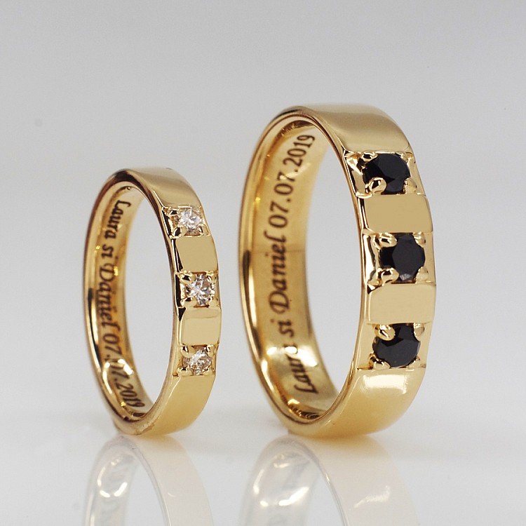 Wedding rings v1550 in Gold or Platinum with Colorless and Black Diamonds