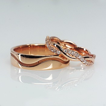 Wedding rings v1552 in Gold or Platinum with Diamonds