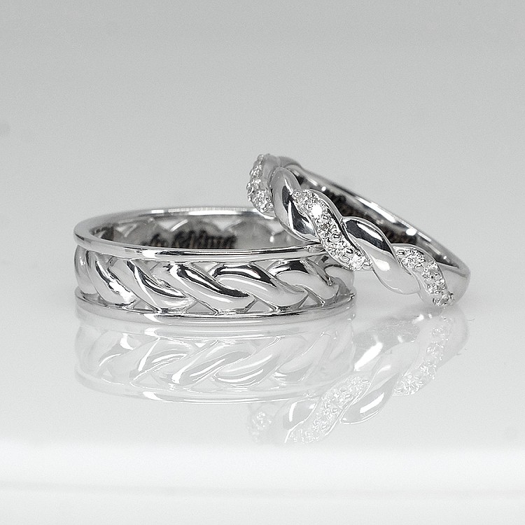 Wedding rings v1622 in Gold or Platinum with String Pattern Diamonds