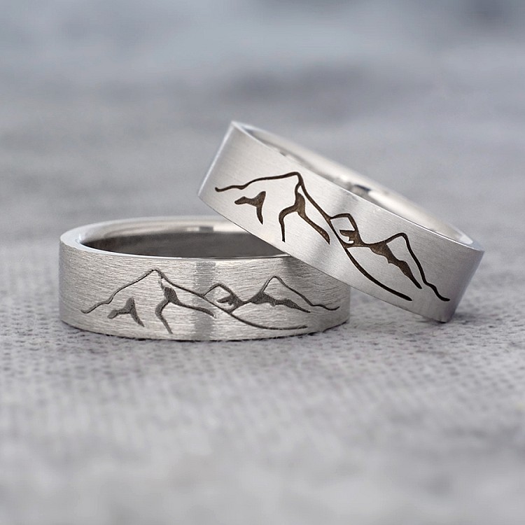 Wedding rings v166 with Mountain Landscape in Gold or Platinum