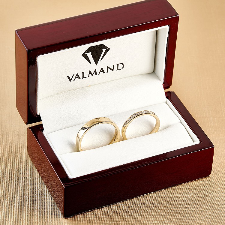 Wedding rings v185.2 in Gold or Platinum with Diamonds