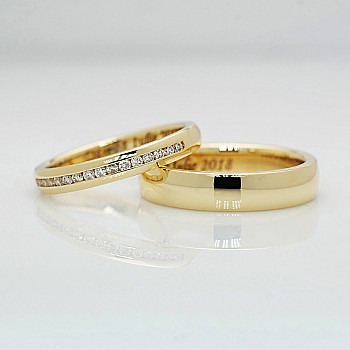 Wedding rings v185 in Gold or Platinum with Diamonds