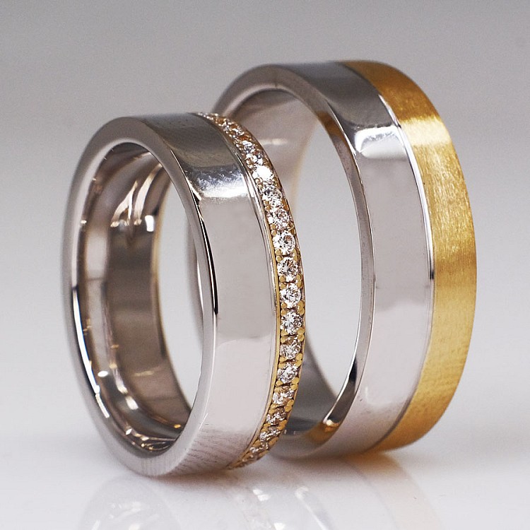 Trouwringen v224 in twee kleuren goud of platina met diamanten