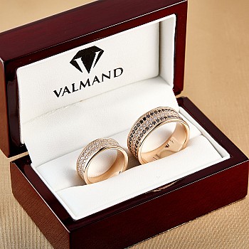 Wedding rings v225.1 in Gold or Platinum with Colorless and Black Diamonds