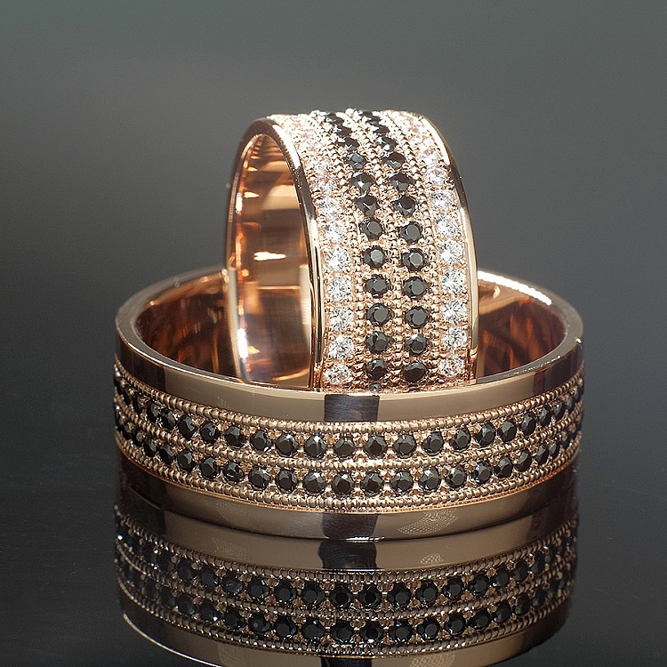 V225 gold or platinum wedding rings with colorless and black diamonds