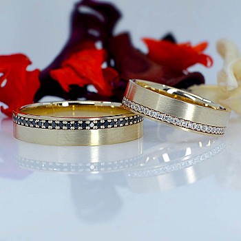 Wedding rings v231 in Gold or Platinum with Colorless and Black Diamonds