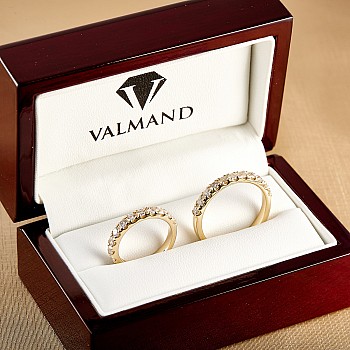 Wedding rings v3109 in Gold with Diamonds