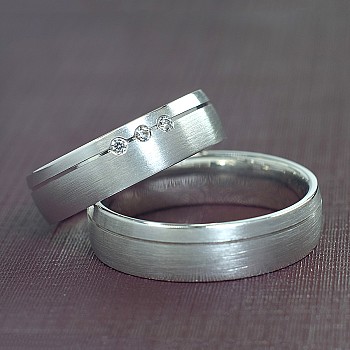 Wedding rings v323 in Gold or Platinum with Diamonds