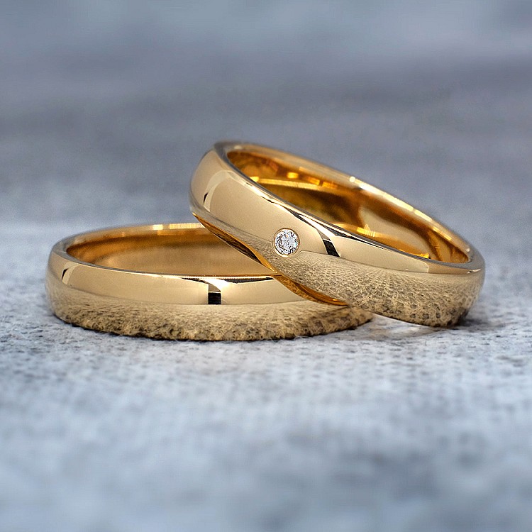 Wedding rings v352 in Gold or Platinum with Diamond