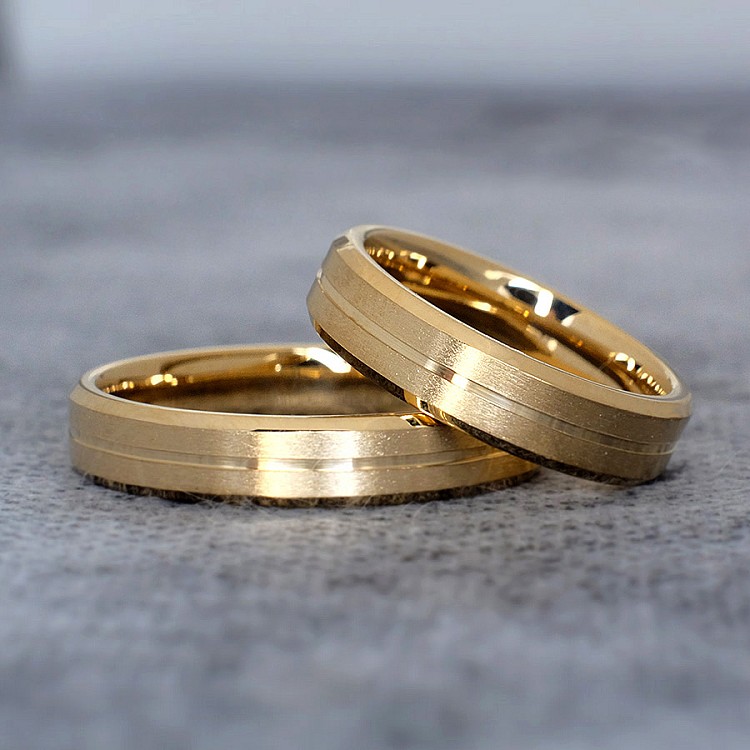 Wedding rings v357 in Gold or Platinum with Beveled Edges