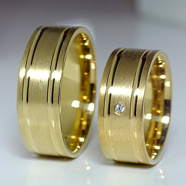 V426 Gold and Diamond Wedding Rings