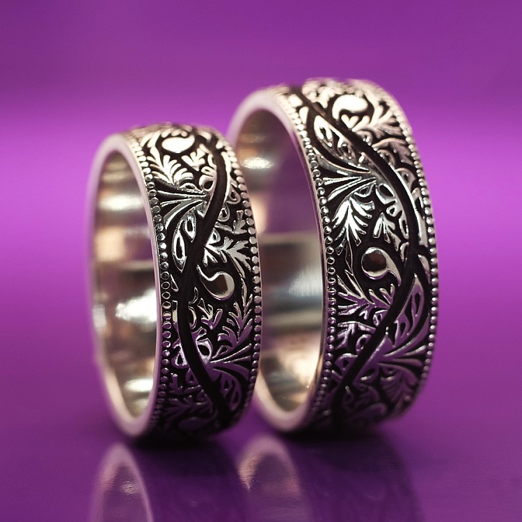 Wedding rings v619 with Venetian Pattern in Gold or Platinum