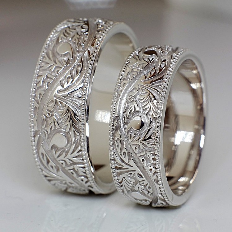 Wedding rings v619 with Venetian Pattern in Gold or Platinum