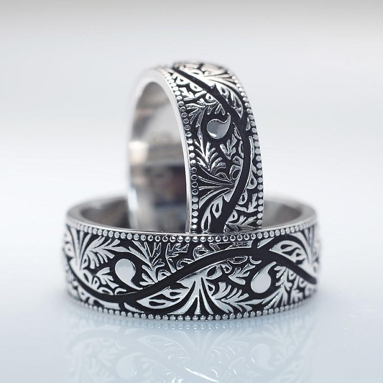 Wedding rings v619 with Venetian Pattern in Gold or Platinum