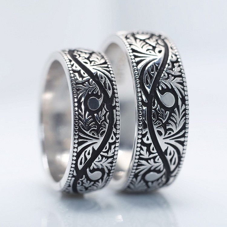 Wedding rings v619 with Venetian Pattern in Gold or Platinum