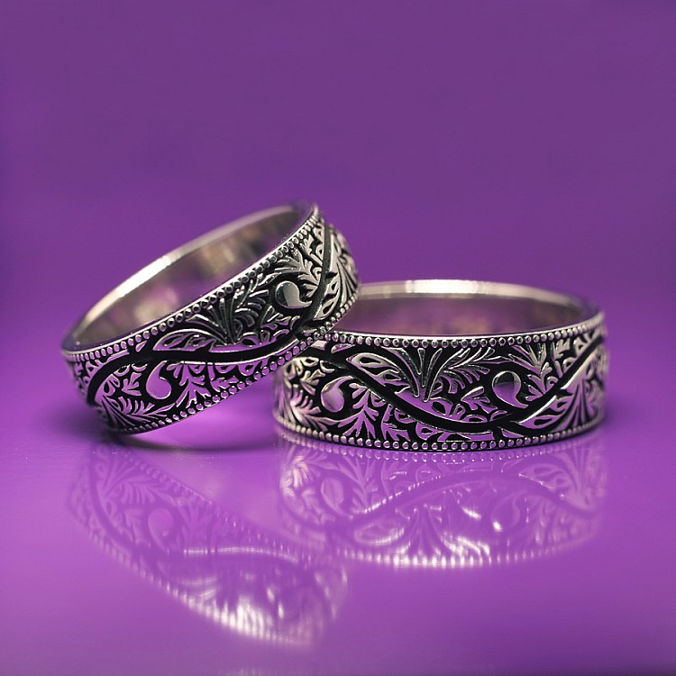 Wedding rings v619 with Venetian Pattern in Gold or Platinum