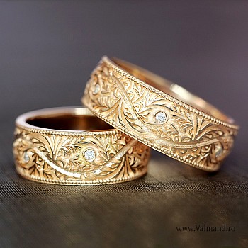 Wedding Rings v6191 in Gold with Venetian Pattern Diamonds