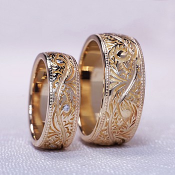 Wedding rings v6192 in Gold or Platinum with Venetian pattern