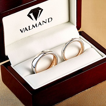 Wedding rings model Verragio v755.4 in Gold or Platinum