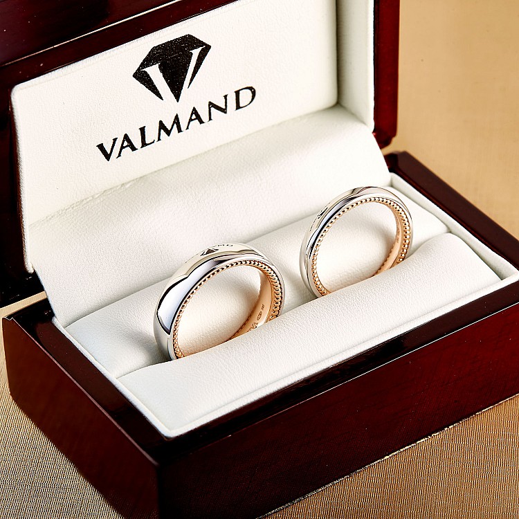 Wedding rings model Verragio v755.4 in Gold or Platinum