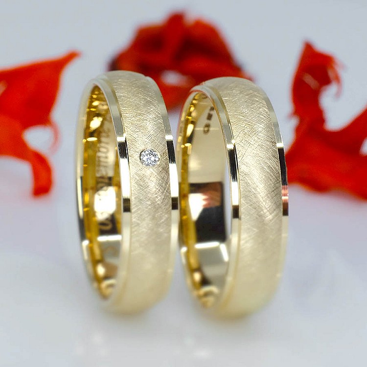 Wedding rings v840 in Gold with Diamond