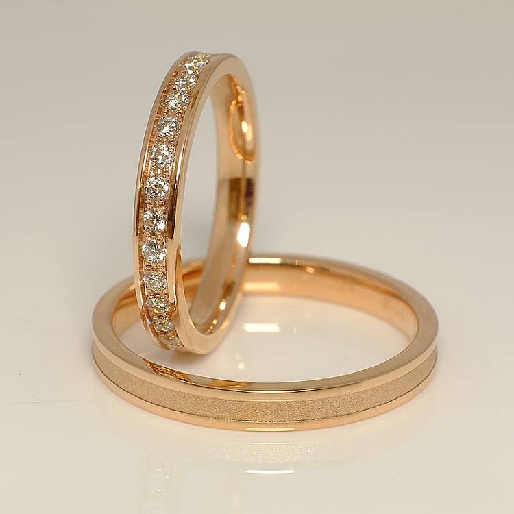 Wedding rings v853 in Gold with Diamonds