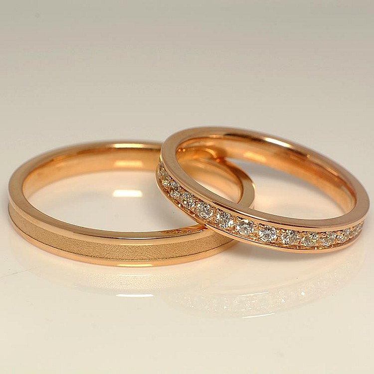 Wedding rings v853 in Gold with Diamonds