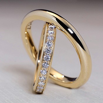 Wedding rings v860 in Gold with Diamonds