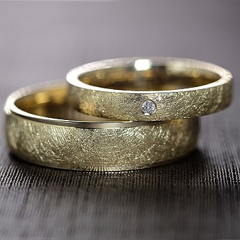 V911 Gold and Diamond Wedding Rings