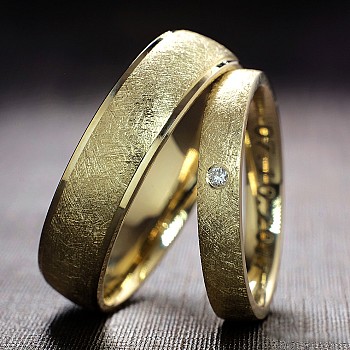 V911 Gold and Diamond Wedding Rings