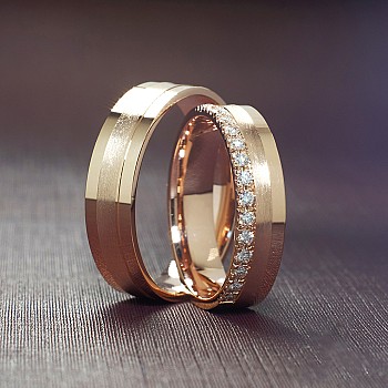 Wedding rings v950 in Gold or Platinum with Diamonds