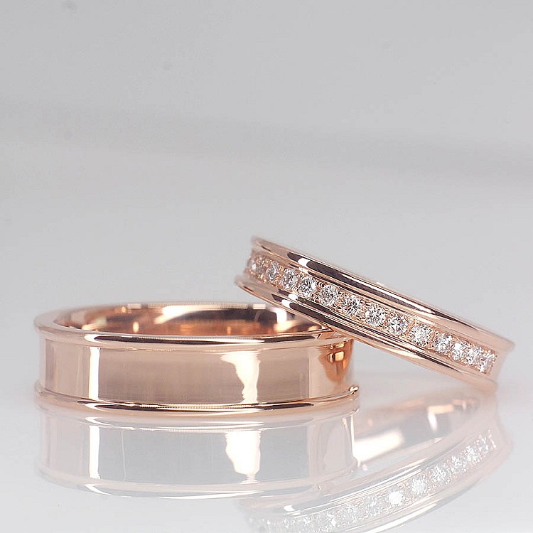 Wedding rings v968 in Gold or Platinum with Diamonds