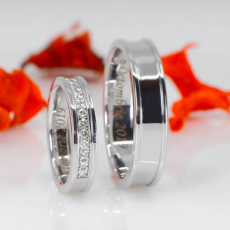 Wedding rings v968 in Gold or Platinum with Diamonds