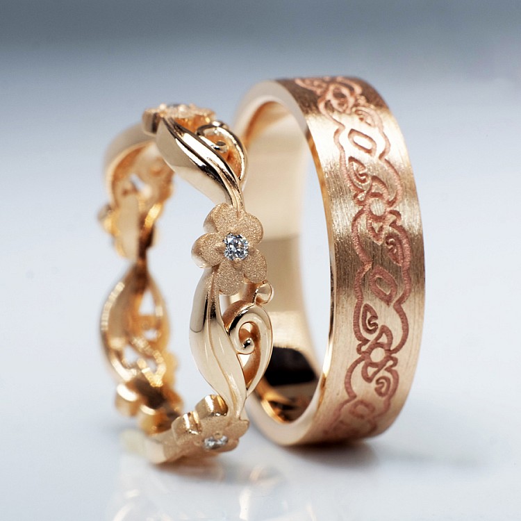 Custom Wedding Rings v9731 in Gold with Diamonds